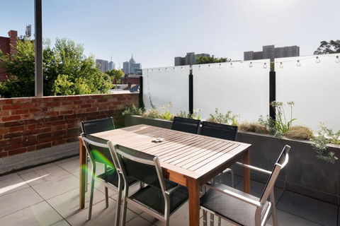 Paterson 1911 - Upmarket Terrace In Vibrant Fitzroy - eAccommodation 2