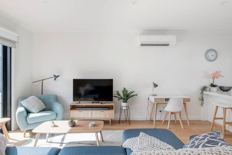 Perfect Port Melbourne Townhouse - eAccommodation 1