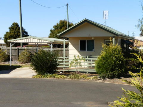PepperTree Cabins, Kingaroy - eAccommodation 3