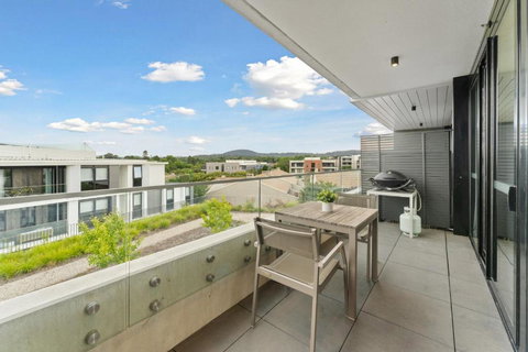 Perfect Location 1-Bed With Balcony, BBQ & Parking - eAccommodation 3
