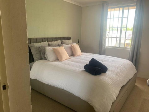 Plush 2 Bedroom Apartment Kingston - eAccommodation 1