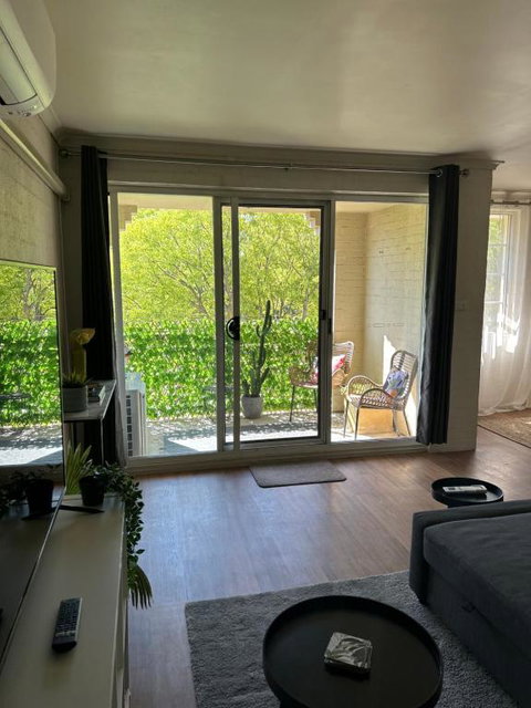 Plush 2 Bedroom Apartment Kingston - eAccommodation 2