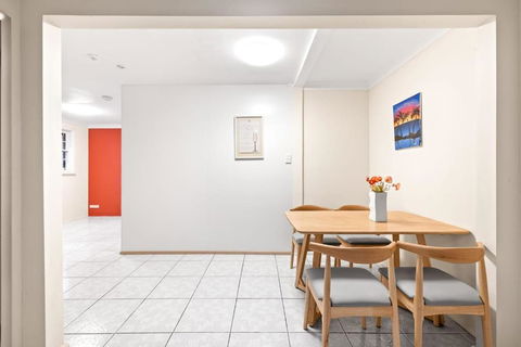 Quaint Queen Room In Pymble - Private Spot - Shared Bathroom - eAccommodation 3