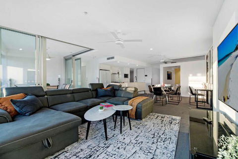Q Tower Apartments In Surfers Paradise - From Level 3 - Self Contained & Privately Managed - Wow Stay - eAccommodation 3