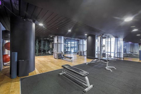 Premium Albert Park Grand Prix Apartment By Ready Set Host - eAccommodation 2