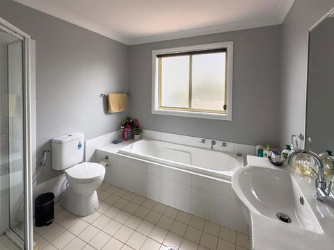 Prestons Dream Holiday 4 Bedroom - eAccommodation 2