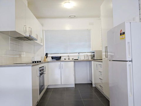 PROMO!!! 2-Bedroom Home Near Airport, Train Station! - eAccommodation 2