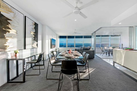 Q Tower At Surfers Paradise - From Level 3 - Private & Self Contained Apartments - eAccommodation 3