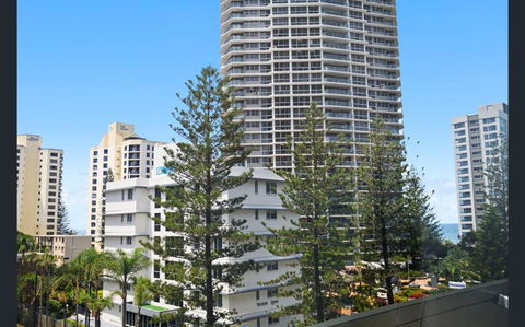 Q Tower At Surfers Paradise - From Level 3 - Private & Self Contained Apartments - eAccommodation 1