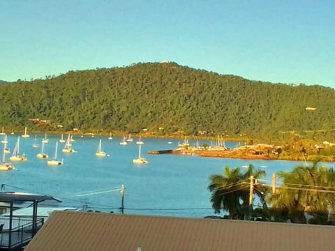 QCWA Cheerful Cottage - Airlie Beach - eAccommodation 0