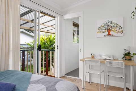 Quadruple Ensuite Room - Nearby Stations & Shops - eAccommodation 3