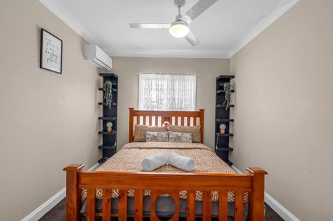 Quaint 2 Bedroom Fully Furnished Cottage - eAccommodation 1