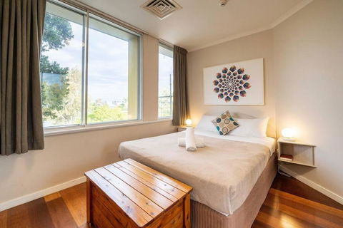 Quaint Auchenflower 1B1B Apt W Parking Close To UQ - eAccommodation 0