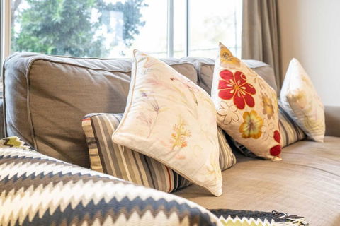 Quaint Auchenflower 1B1B Apt W Parking Close To UQ - eAccommodation 1