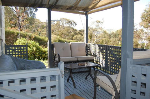 Quaint Cottage Nestled Amongst The Trees - eAccommodation 2