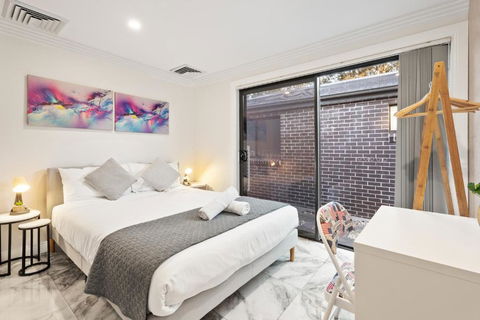 Quaint Double Room - Centrally Located At Glenfield - Shared Bathroom - eAccommodation 1
