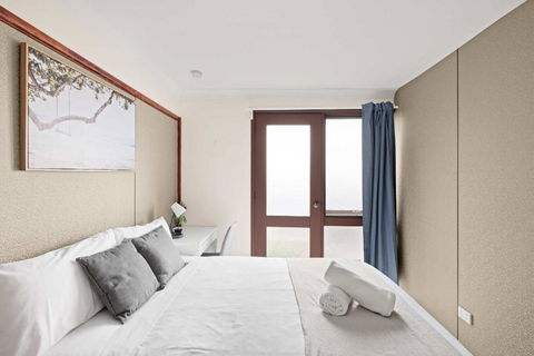 Quaint Double Room - Private Spot At Milperra - Shared Bathroom - eAccommodation 2