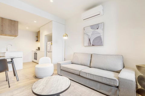 Quaint Stylish Hideout In Trendy South Melbourne - eAccommodation 2