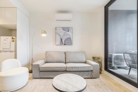 Quaint Stylish Hideout In Trendy South Melbourne - eAccommodation 1