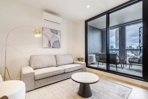 Quaint Stylish Hideout In Trendy South Melbourne - eAccommodation 0