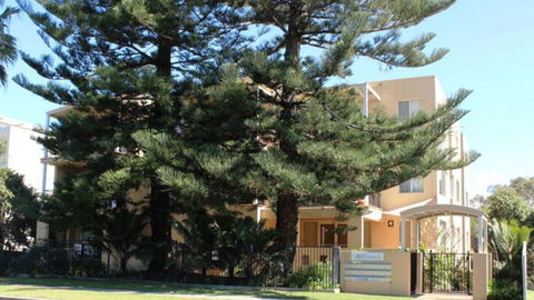 Quality Aquarius Apartment On The Beach! - eAccommodation 0