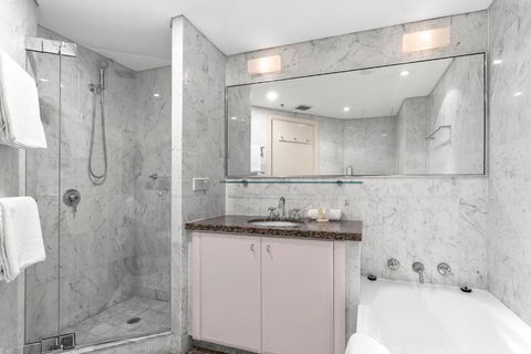 Quay West 2302 Self-Catering - eAccommodation 2