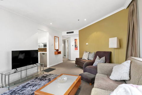 Quay West 2302 Self-Catering - eAccommodation 3