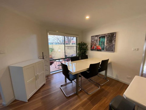 Quiet 2 Bedroom Apt In The Heart Of Old Kingston - eAccommodation 1