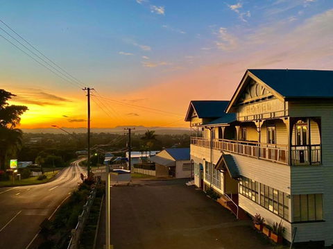 Railway Hotel - eAccommodation 0