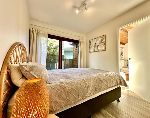 Private Access Retreat 1 Queen Bedroom W Stunning Pool And Ocean Views - eAccommodation 2