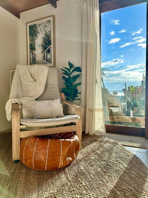 Private Access Retreat 1 Queen Bedroom W Stunning Pool And Ocean Views - eAccommodation 3