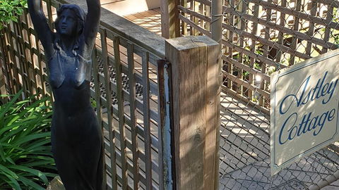 Astley Cottage - eAccommodation 2