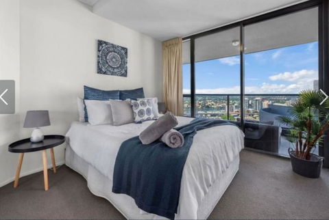 AU1 - Long Stay W Balcony RiverViews Fast WiFi - eAccommodation 3