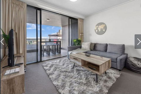 AU1 - Long Stay W Balcony RiverViews Fast WiFi - eAccommodation 0