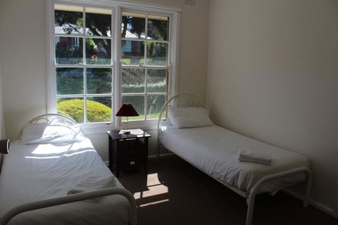Australian Home Away @ Doncaster Grange Park - eAccommodation 2