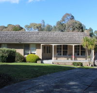 Australian Home Away  Doncaster Grange Park - eAccommodation