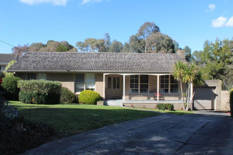 Australian Home Away @ Doncaster Grange Park - eAccommodation 0