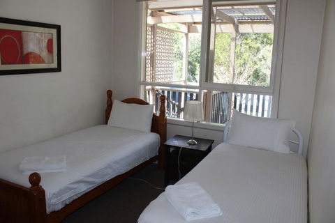Australian Home Away @ Doncaster Grange Park - eAccommodation 3
