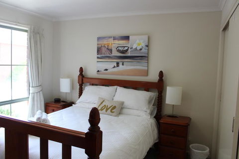 Australian Home Away Ringwood Bardia - eAccommodation 2