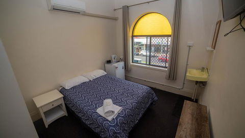 Australian Hotel - eAccommodation 2