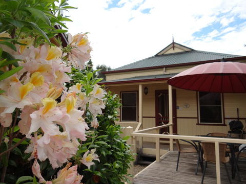 Autumn Affair Cottage 6 - eAccommodation 0