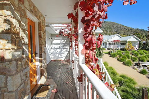 Autumn Home - Our Place At Bright - eAccommodation 1