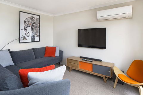 Avalanche 6 - Sophisticated Style &modern Comfort With A Central Location - eAccommodation 3