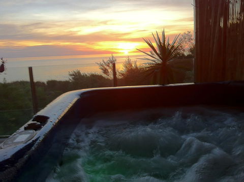 Award Winning Beach Front Retreat - eAccommodation 0