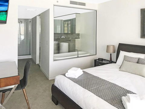 Awesome Ocean Views Broadbeach WiFi, Netflix, Wine - eAccommodation 2