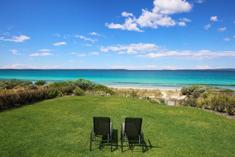 Azure Absolute Beachfront - Pet Friendly - eAccommodation 1