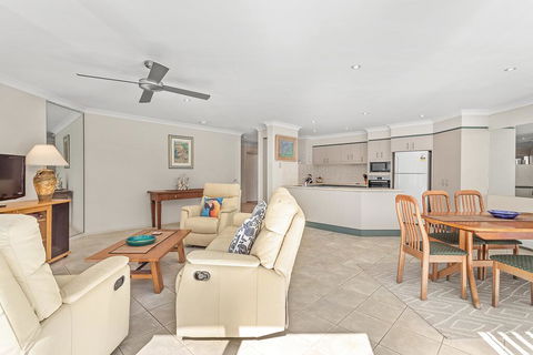 Bagnall Beach Apartments Unit 5-153 Government Rd - eAccommodation 2
