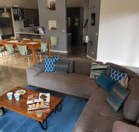Bay Breeze Holiday Home - eAccommodation