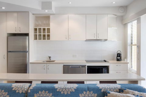 Resort Style Escape On Hastings Street - eAccommodation 1