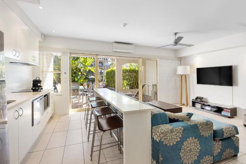 Resort Style Escape On Hastings Street - eAccommodation 0